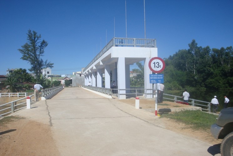 ĐẬP DÂNG CẦU SẮT, THỊ TRẤN PHÙ MỸ